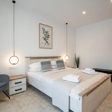 Kathy's In Archaggelos ארכאנגלוס